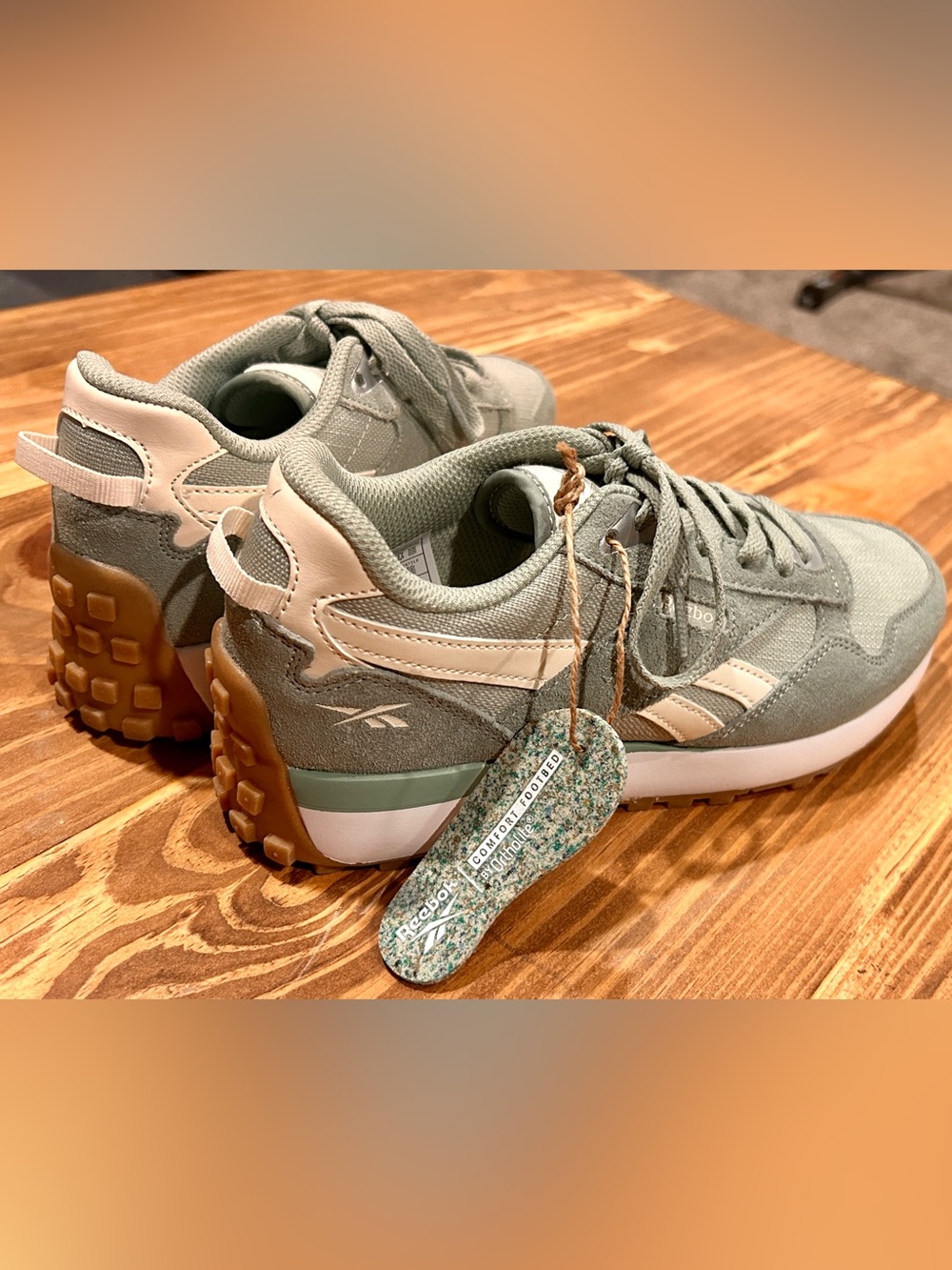 Reebok Mint Green Comfort Footbed Sneakers – Women’s 7 NWOB